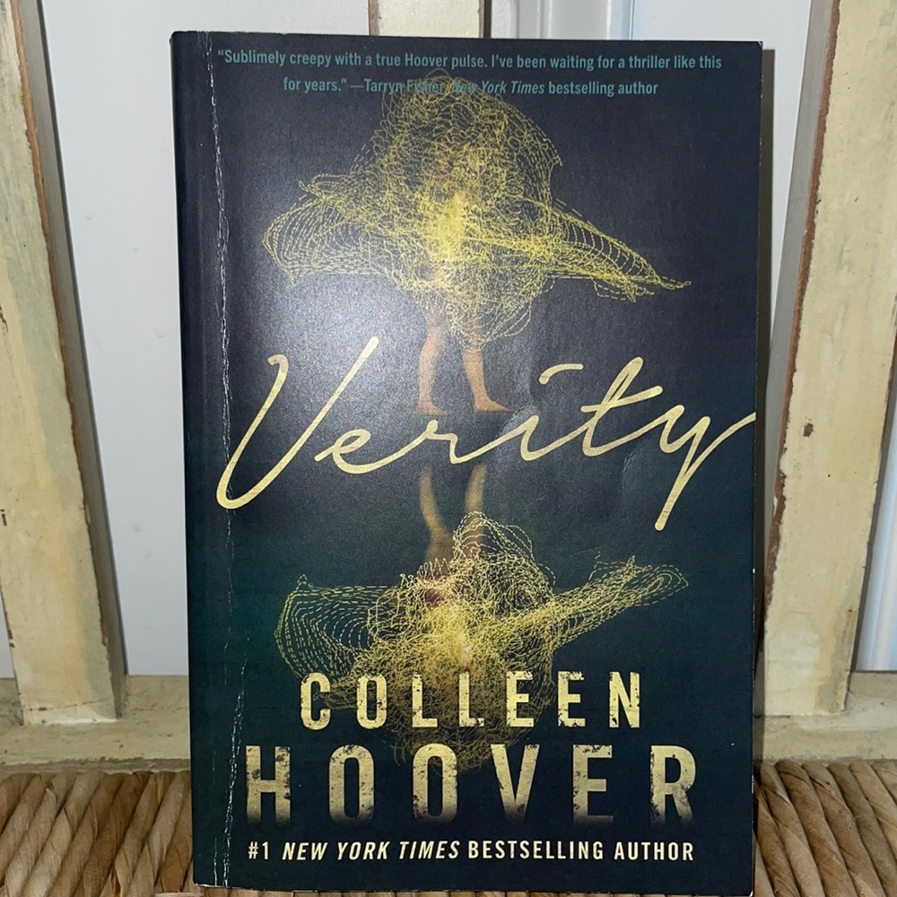 Verity by Colleen Hoover paperback book